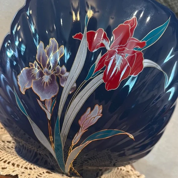 Blue Vase with Floral Design - Picture 3 of 10